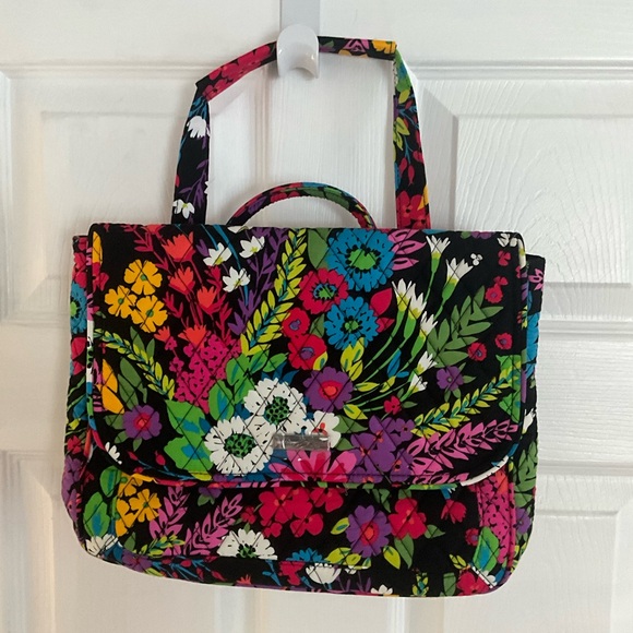 NWT Vera Bradley Field Flowers Multicolored Convertible Quilted Mailbag/Backpack - Picture 1 of 7